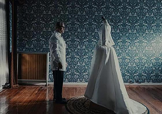 Una imagen de la serie Balenciaga, protagonizada por el actor Alberto San Juan.