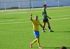 Panucci celebrando un gol.