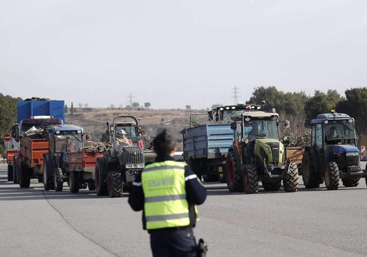 Tractores franceses en la frontera con España.