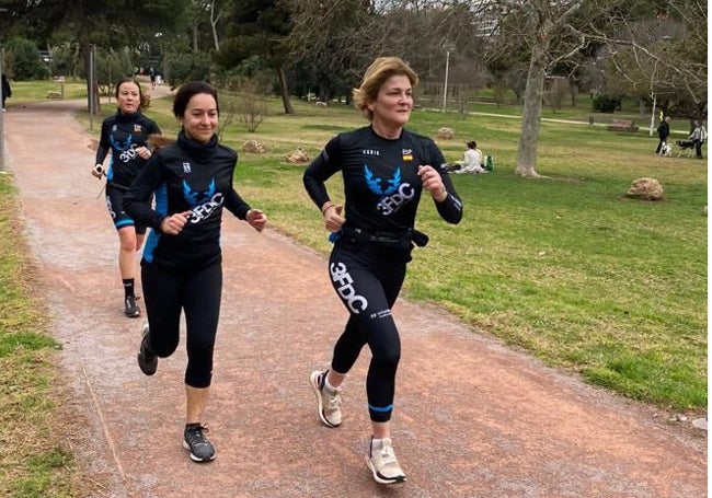 Ana Merino ejercitándose junto a sus compañeras
