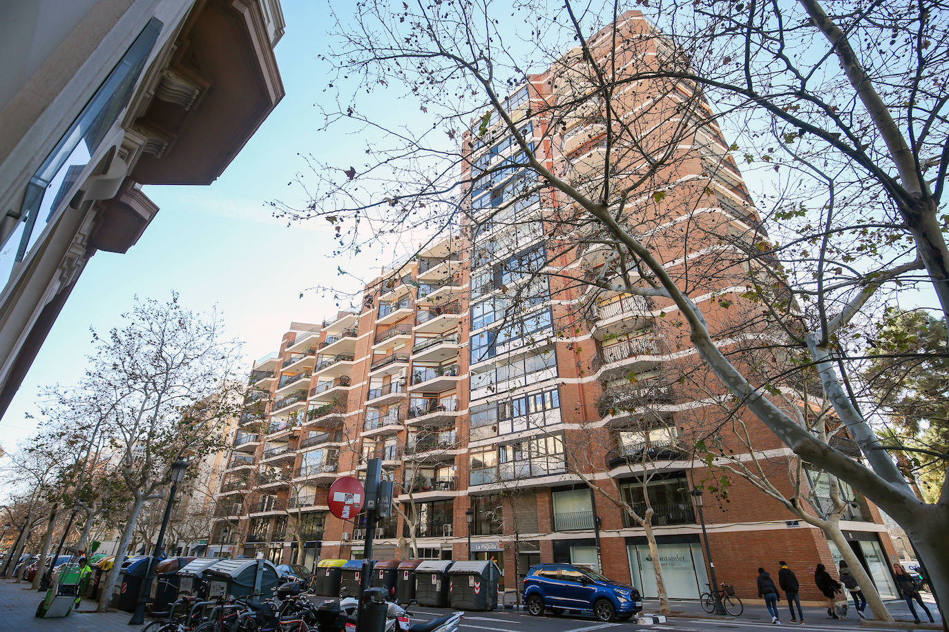 Miguel Colomina es el arquitecto de los edificios Alameda, en la cabecera de Micer Mascó en confluencia con el paseo de La Alameda.