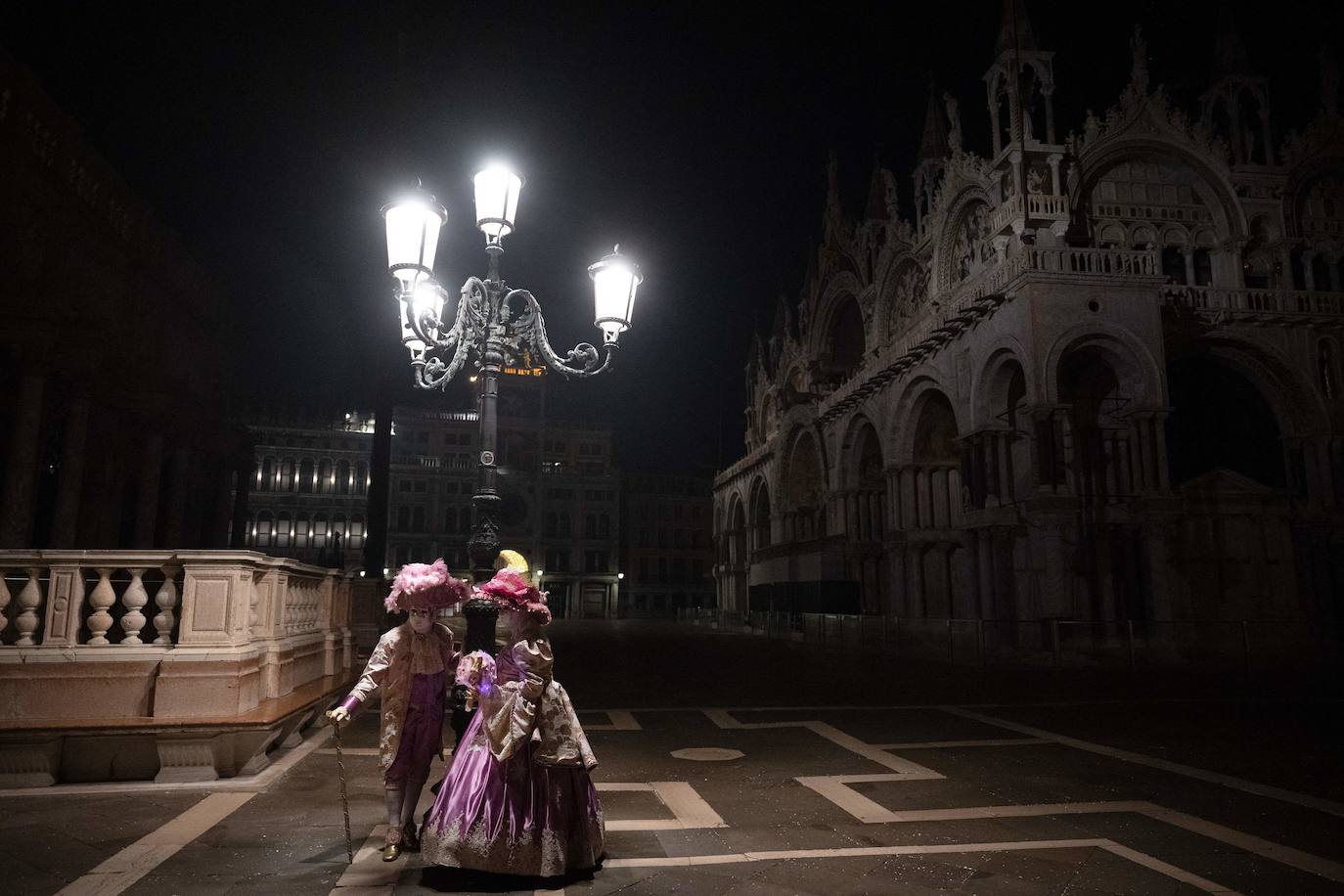Noche de máscaras en Venecia