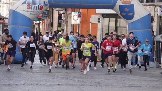 La tradicional «Cursa de Sant Blai» vuelve a reunir a cientos de niños y niñas de Burriana en un evento que combina deporte y diversión.