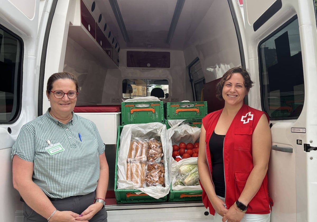 Entrega de alimentos a Cruz Roja.