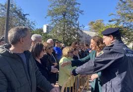 Toma de contacto de los vecinos del barrio de Ayora de Valencia con la alcaldesa, María José Catalá.