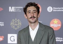 Enric Auquer posa durante el photocall de los XVI Premis Gaudí de cine.