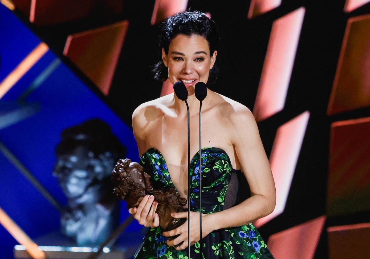 Laia Costa en los pasados Goya recibiendo el galardón de mejor actriz.