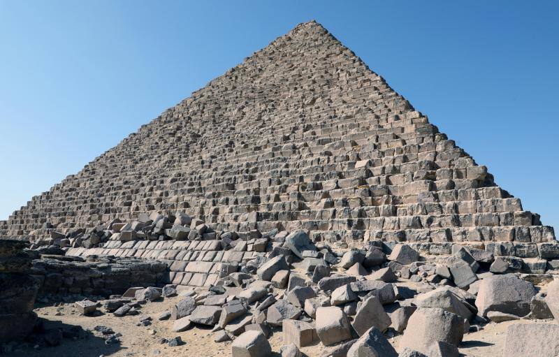 Polémica restauración de la pirámide egipcia de Menkaure