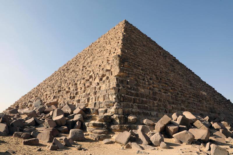 Polémica restauración de la pirámide egipcia de Menkaure
