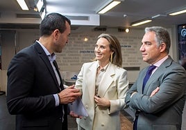 Vicent Mompó, Cuca Gamarra y Elias Bendodo.