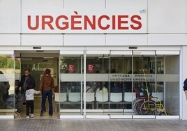 Puerta de Urgencias del hospital Clínico saturada.