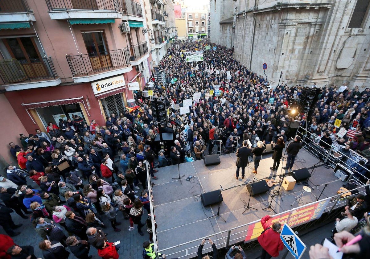 Manifestación en Orihuela contra la Ley de Plurilingüismo del Botánico.