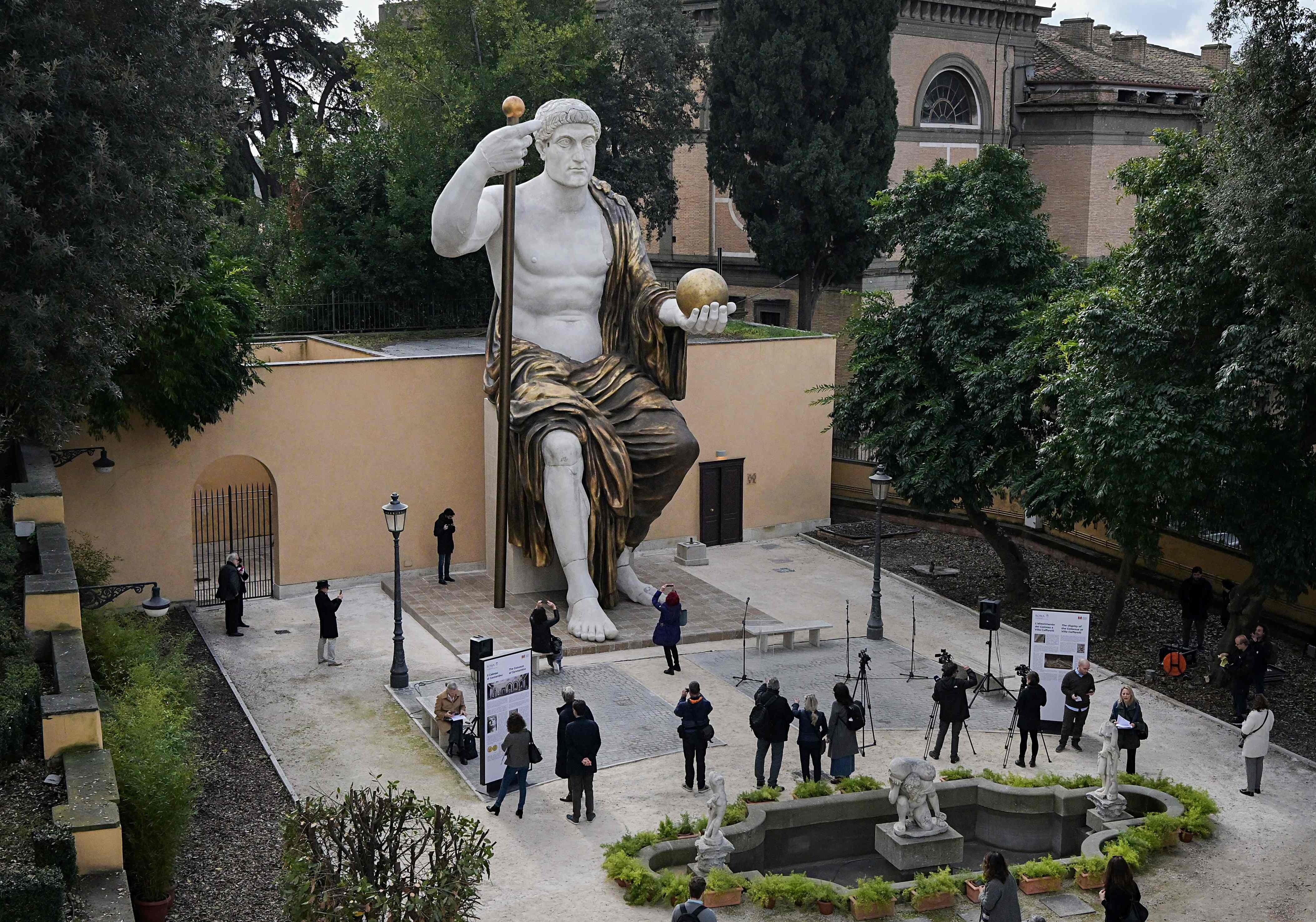 Fotos de la colosal estatua del emperador Constantino que ya puede visitarse gratis en Roma