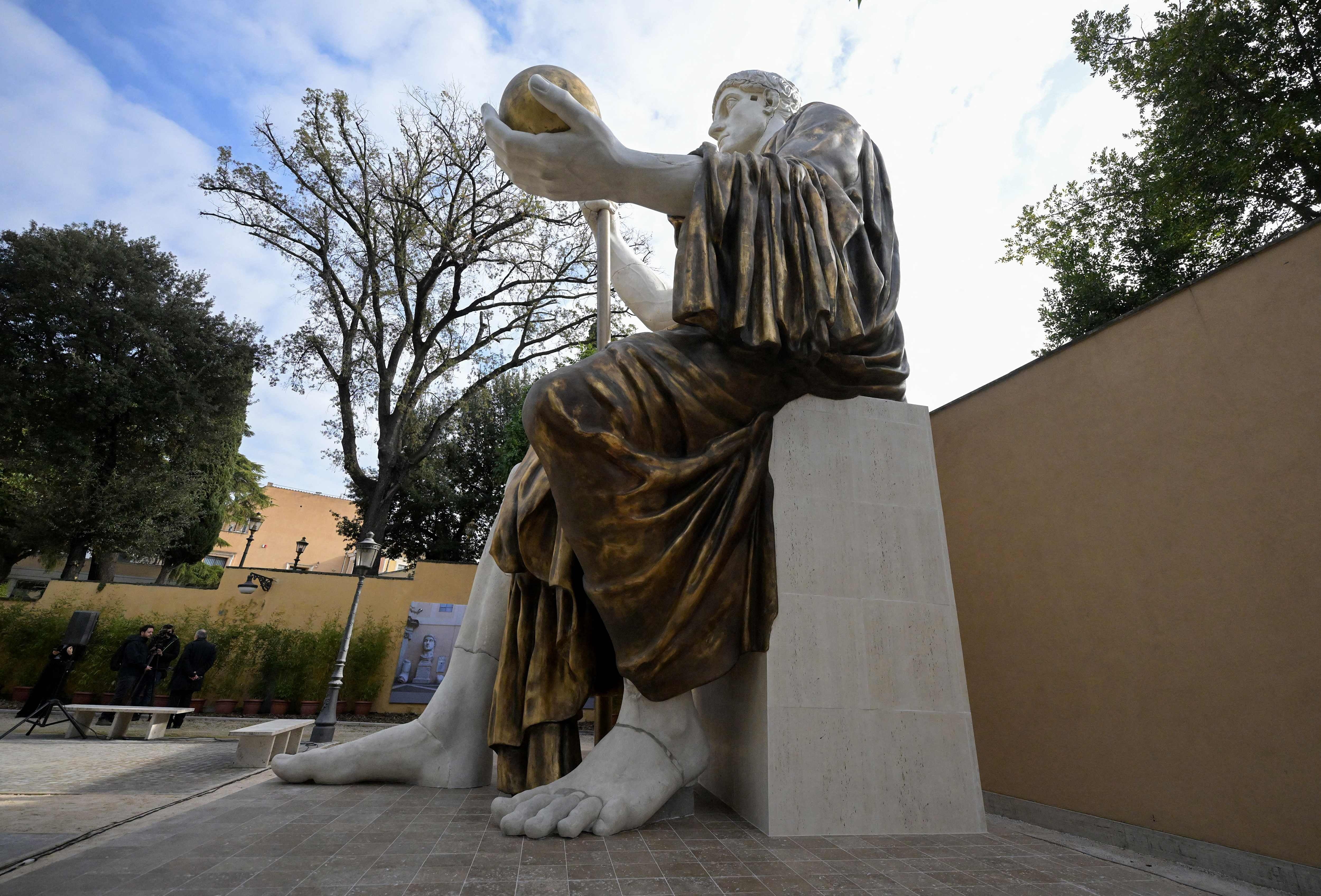 Fotos de la colosal estatua del emperador Constantino que ya puede visitarse gratis en Roma