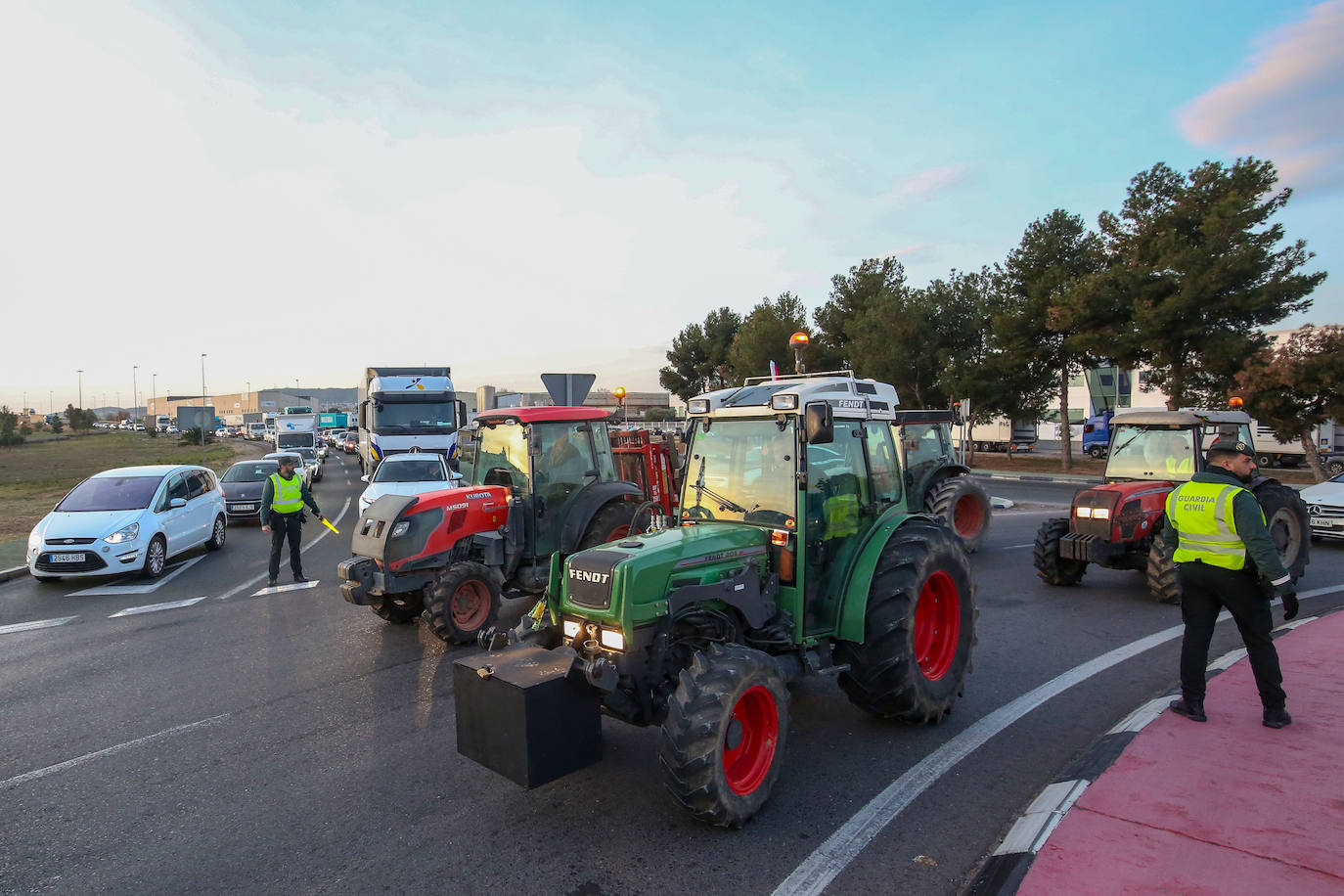 Fotos del tercer día de protestas de los agricultores en Valencia