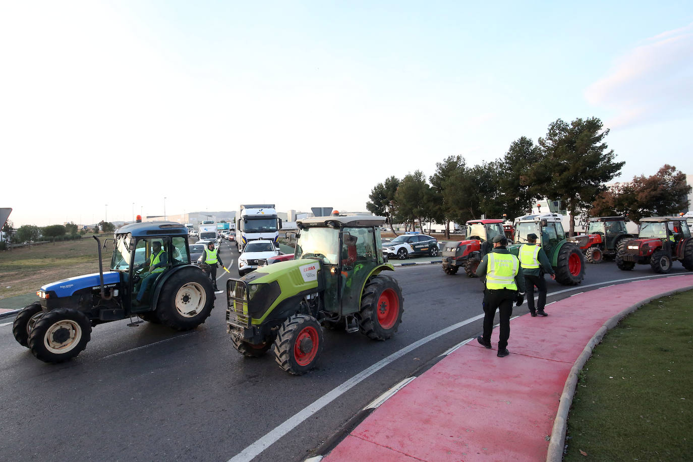 Fotos del tercer día de protestas de los agricultores en Valencia