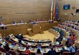 Les Corts reclaman a Sánchez no forzar a las empresas a volver a Cataluña para contentar a Junts