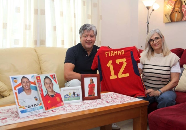 Daniel y Cristina, en su casa de Beniarbeig.