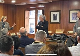 Un momento de la reunión de alcaldes con el director general en Xàbia.