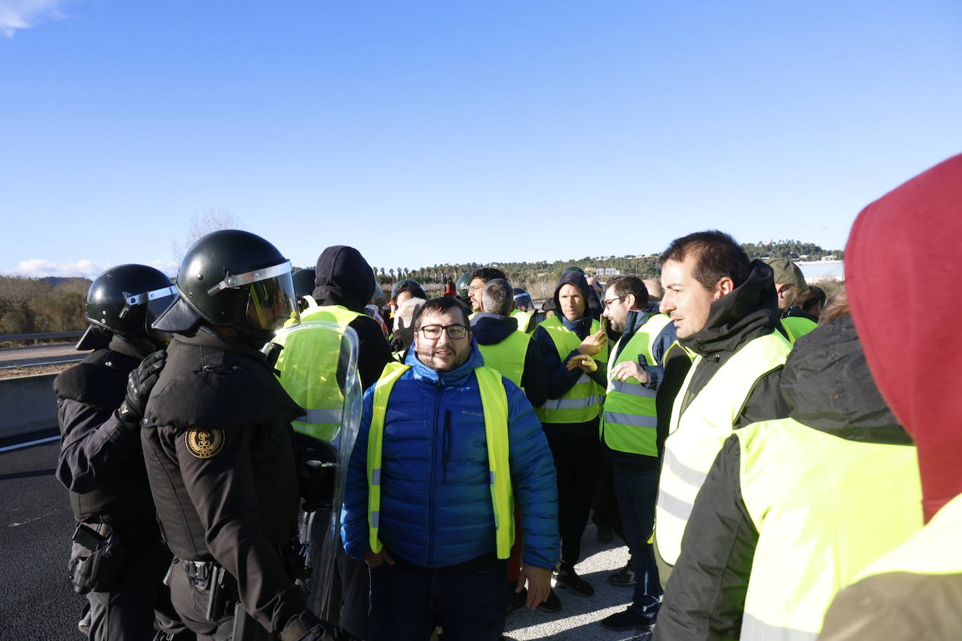 Los agricultores vuelven a la carga este sábado y provocan cortes en la A-3