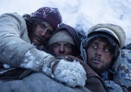 Un fotograma de la película 'La sociedad de la nieve'.