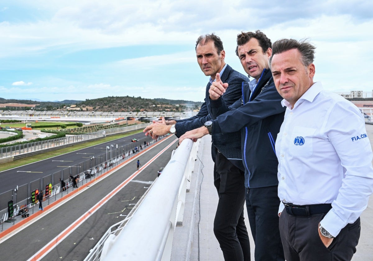 Luis Cervera, Alberto Longo y Manuel Aviñó en los test de Fórmula E el pasado mes de octubre en el Circuit