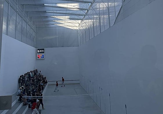 El trinquet de Riba-roja, el primero con cubierta retráctil.