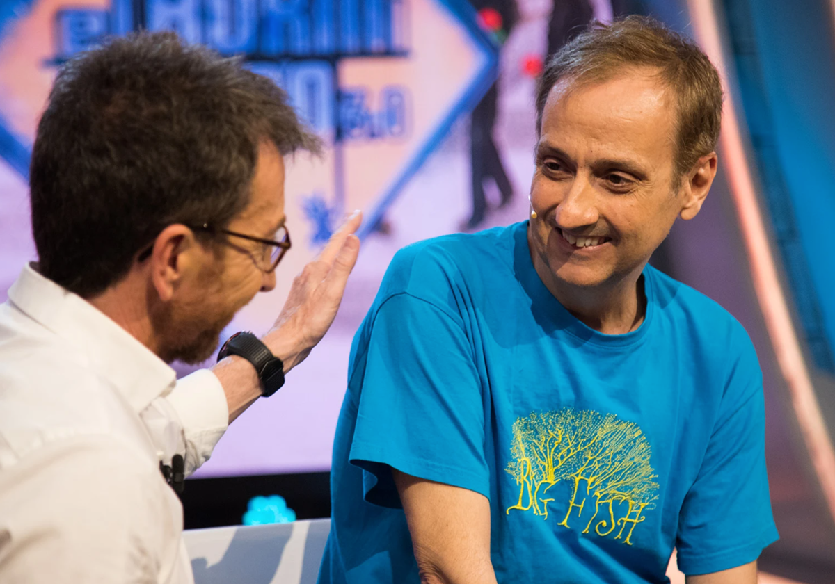 Albert Espinosa: de pasar 10 años ingresado por un cáncer y perder una pierna, a escritor superventas