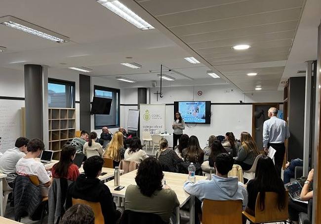 Estudiantes del CEU Cardenal Herrera asistentes a la charla