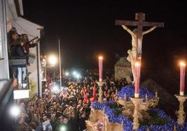 Procesión de Semana Santa de madrugada.