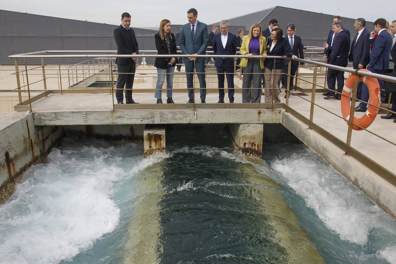 Fotos de la visita de Pedro Sánchez a las instalaciones de la planta desaladora de Torrevieja