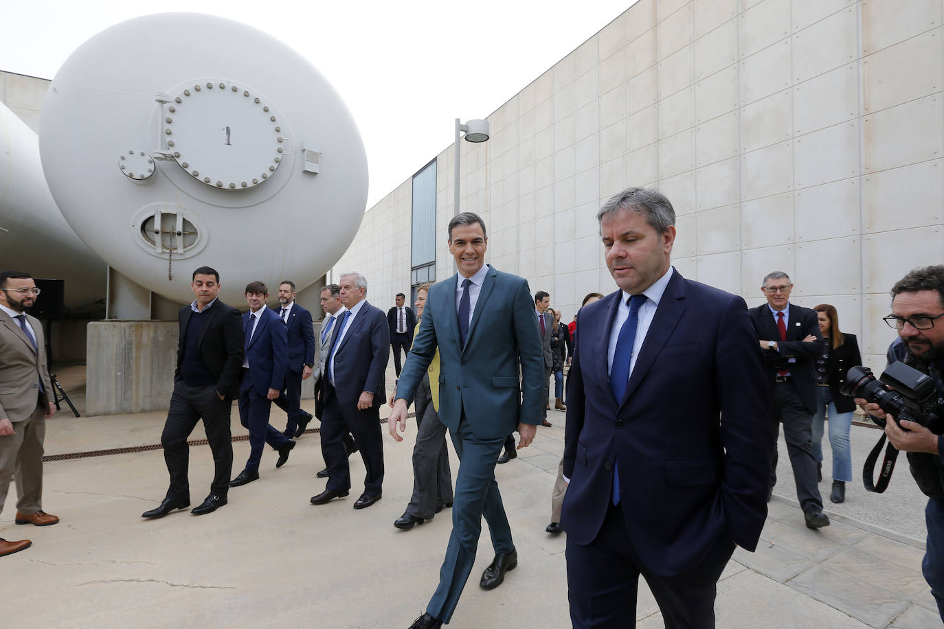 Fotos de la visita de Pedro Sánchez a las instalaciones de la planta desaladora de Torrevieja