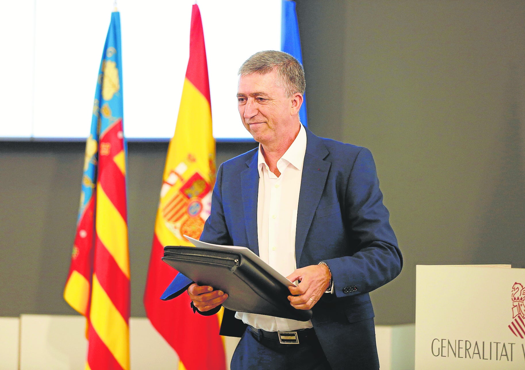 El conseller de Economía con el Botánico, Rafael Climent.