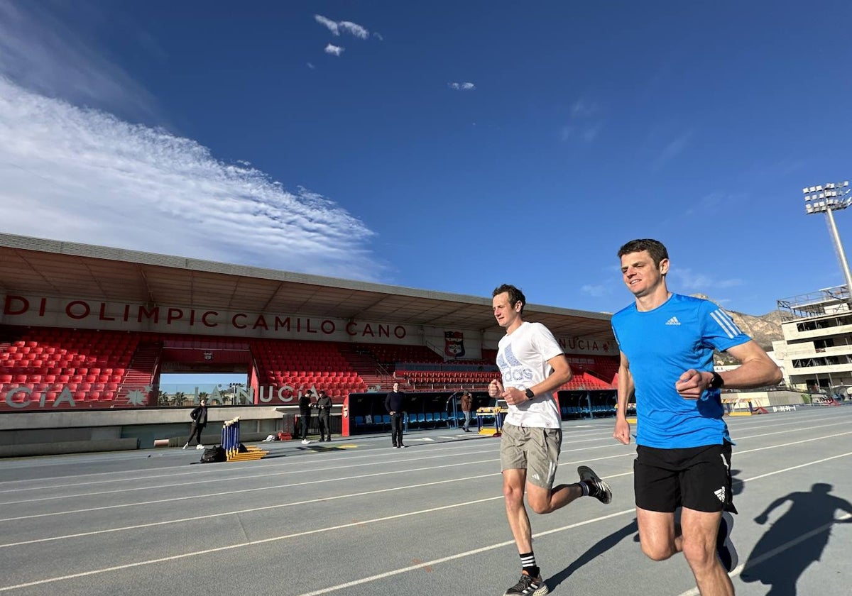 Los hermanos Brownlee entrenando en las instalaciones de la Ciudad Deportiva Camilo Cano