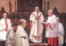 El arzobispo en una ceremonia religiosa.