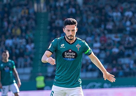 El exgranota Jesús Bernal, durante un partido con el Racing de Ferrol.