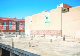 Viviendas Sareb a mitad de construir en la calle Sant Miquel de Vilamarxant.