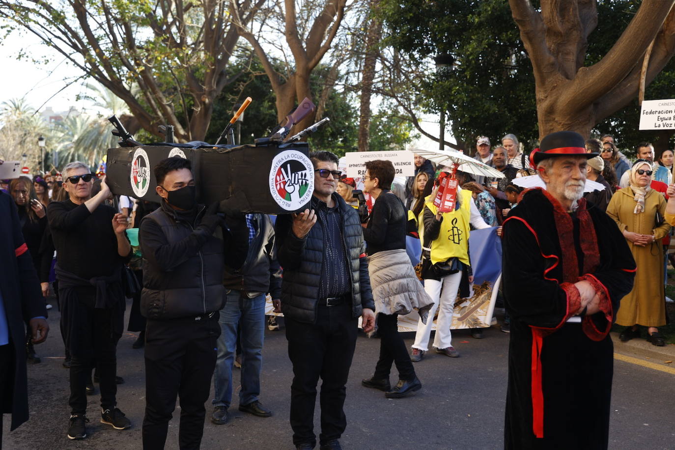 El desfile de carnaval revoluciona las calles de Ruzafa