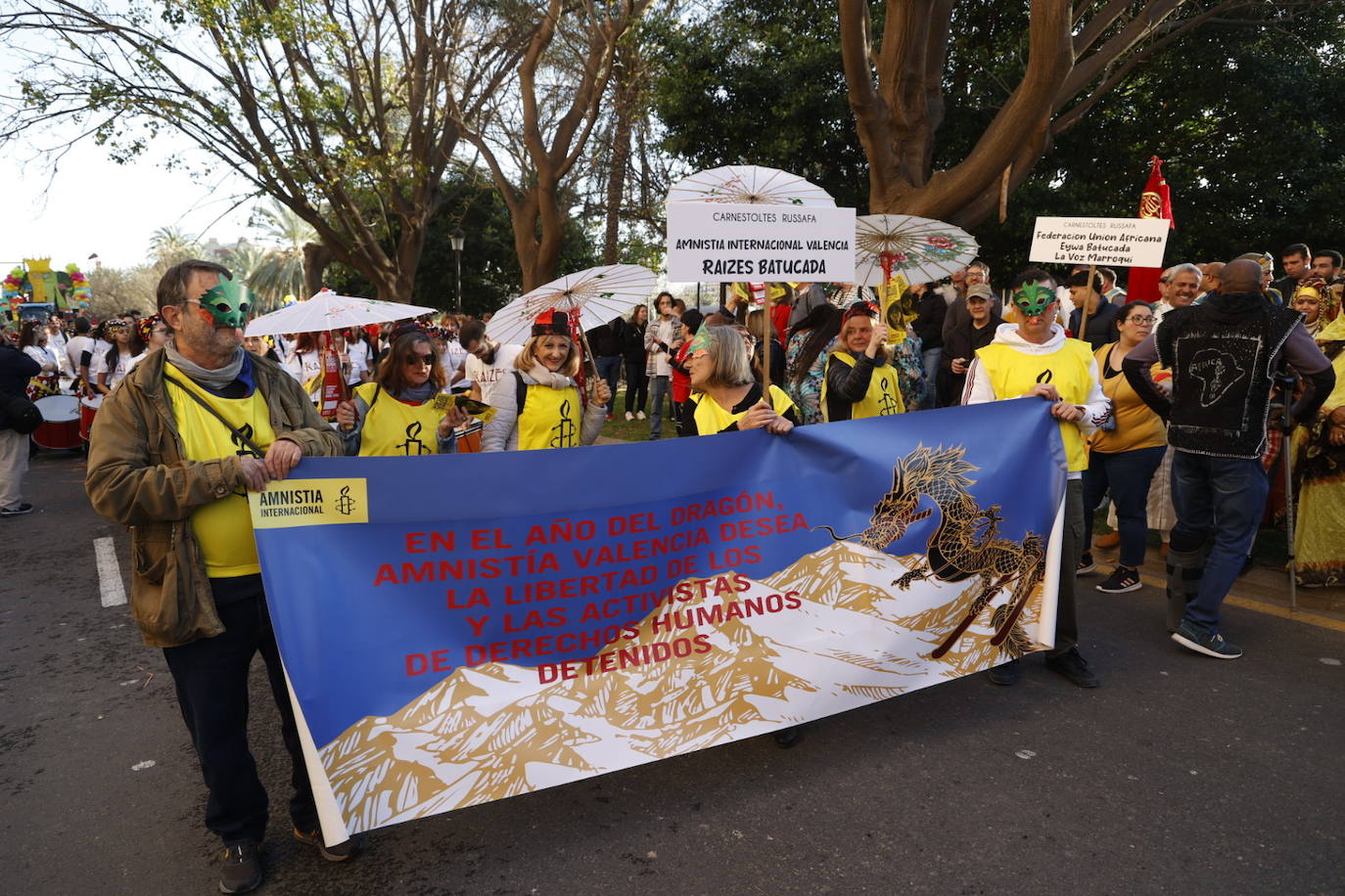 El desfile de carnaval revoluciona las calles de Ruzafa