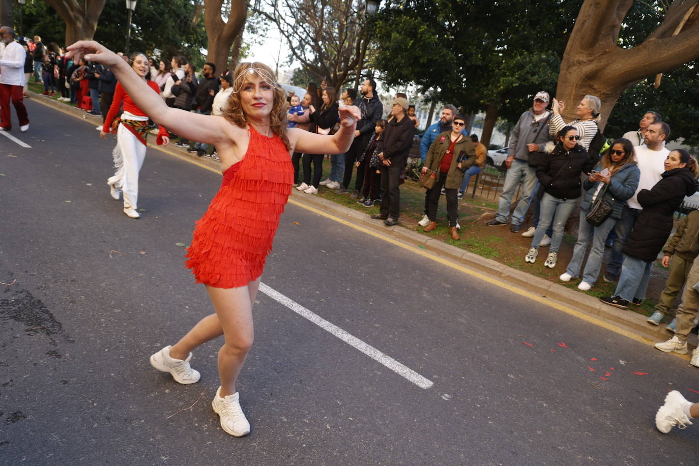 El desfile de carnaval revoluciona las calles de Ruzafa