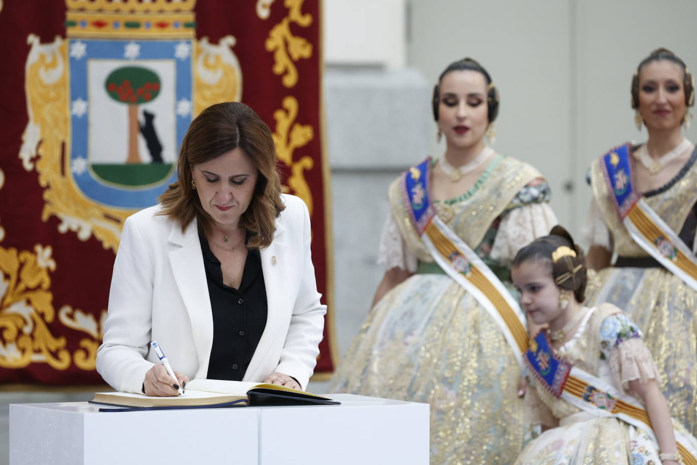 Recepción Oficial a las Falleras Mayores de Valencia en el Ayuntamiento de Madrid