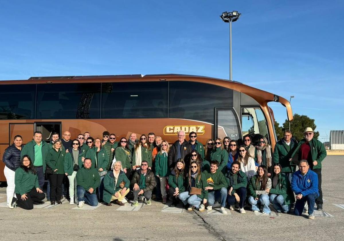 Los valencianos acuden a la mascletà de este domingo en Madrid, en imágenes