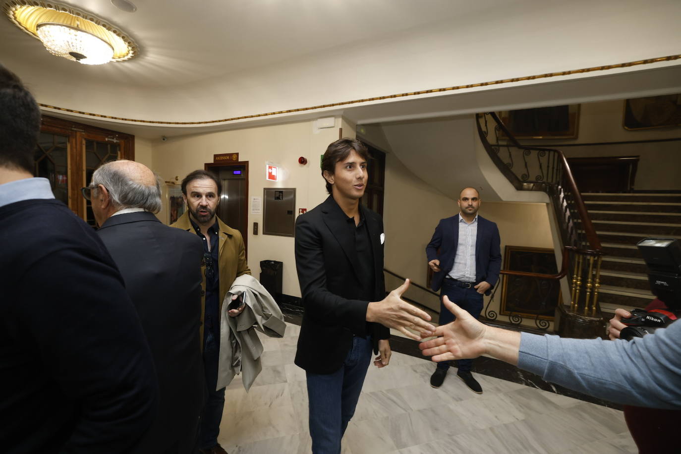 Roca Rey despliega su arte en el Ateneo Mercantil de Valencia