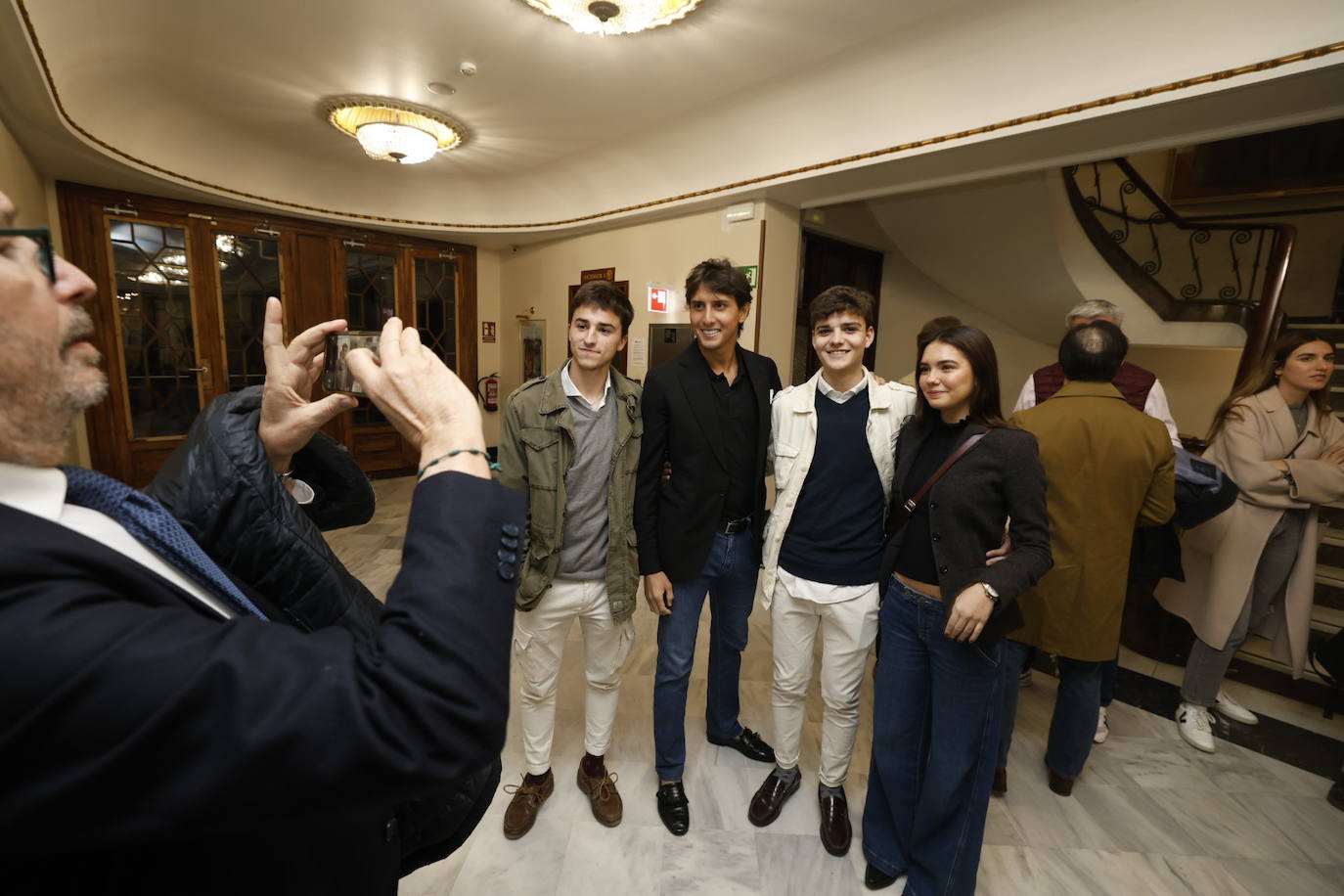 Roca Rey despliega su arte en el Ateneo Mercantil de Valencia