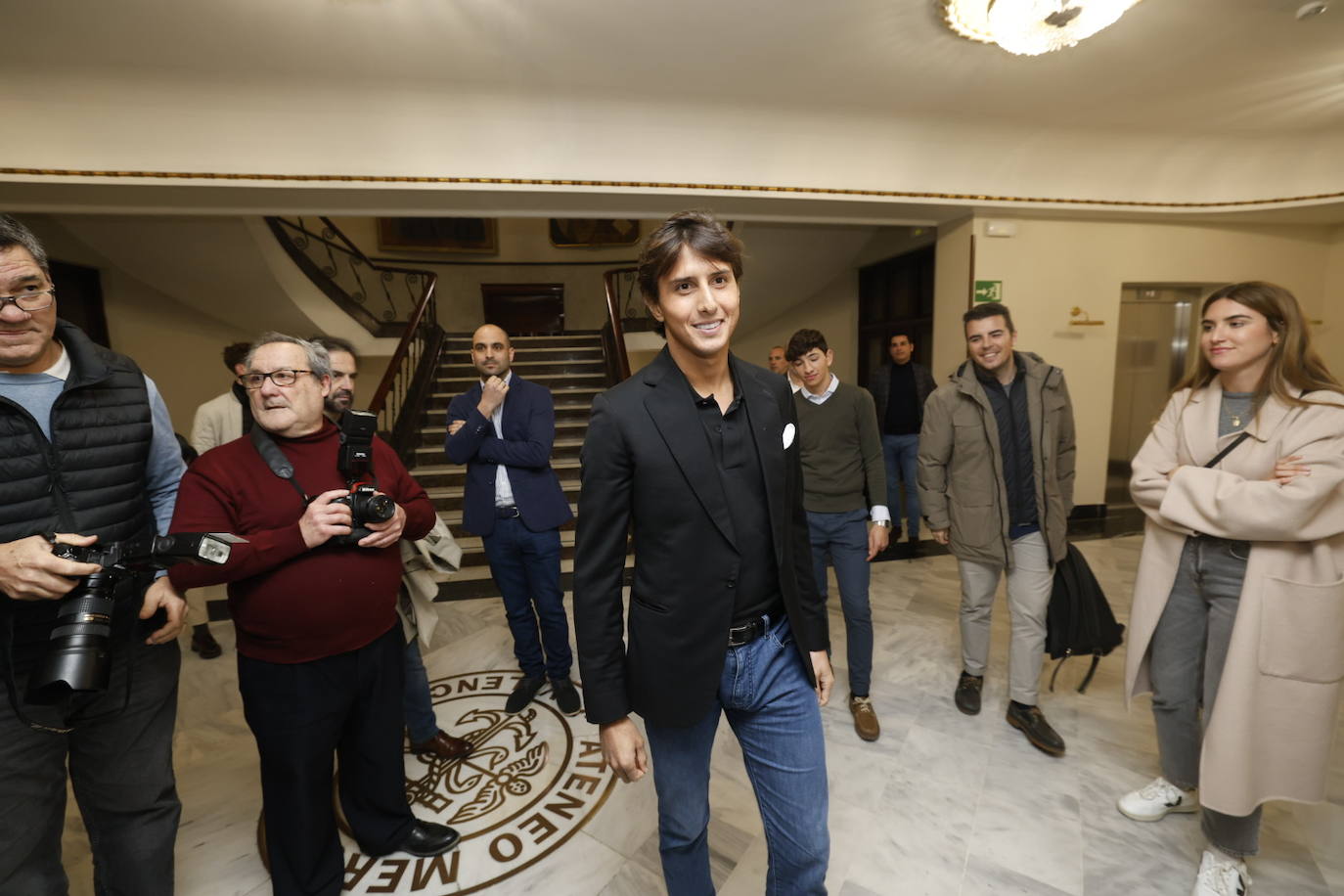 Roca Rey despliega su arte en el Ateneo Mercantil de Valencia