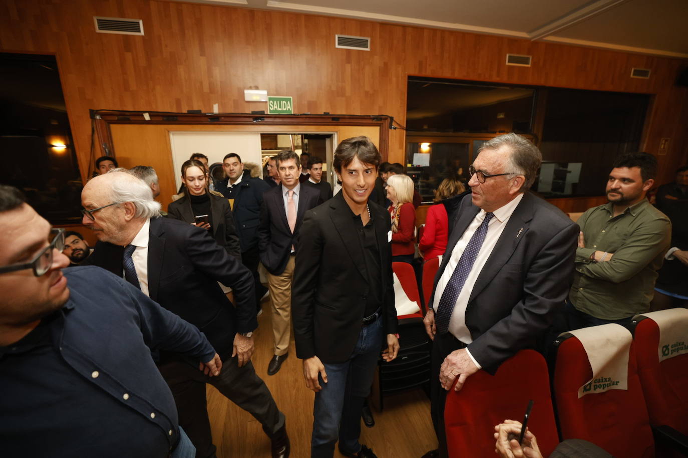 Roca Rey despliega su arte en el Ateneo Mercantil de Valencia