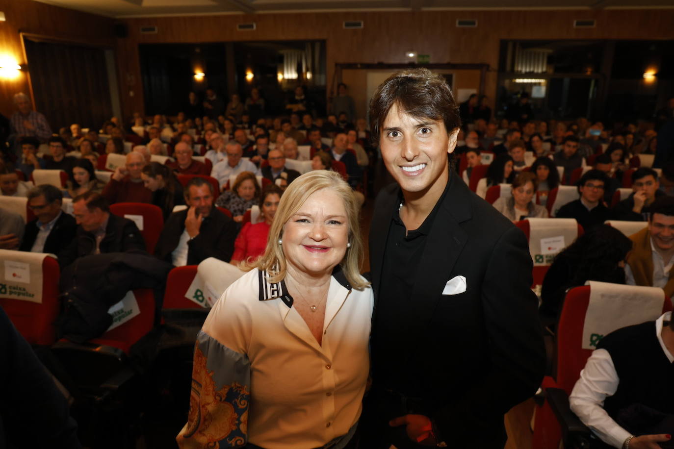 Roca Rey despliega su arte en el Ateneo Mercantil de Valencia