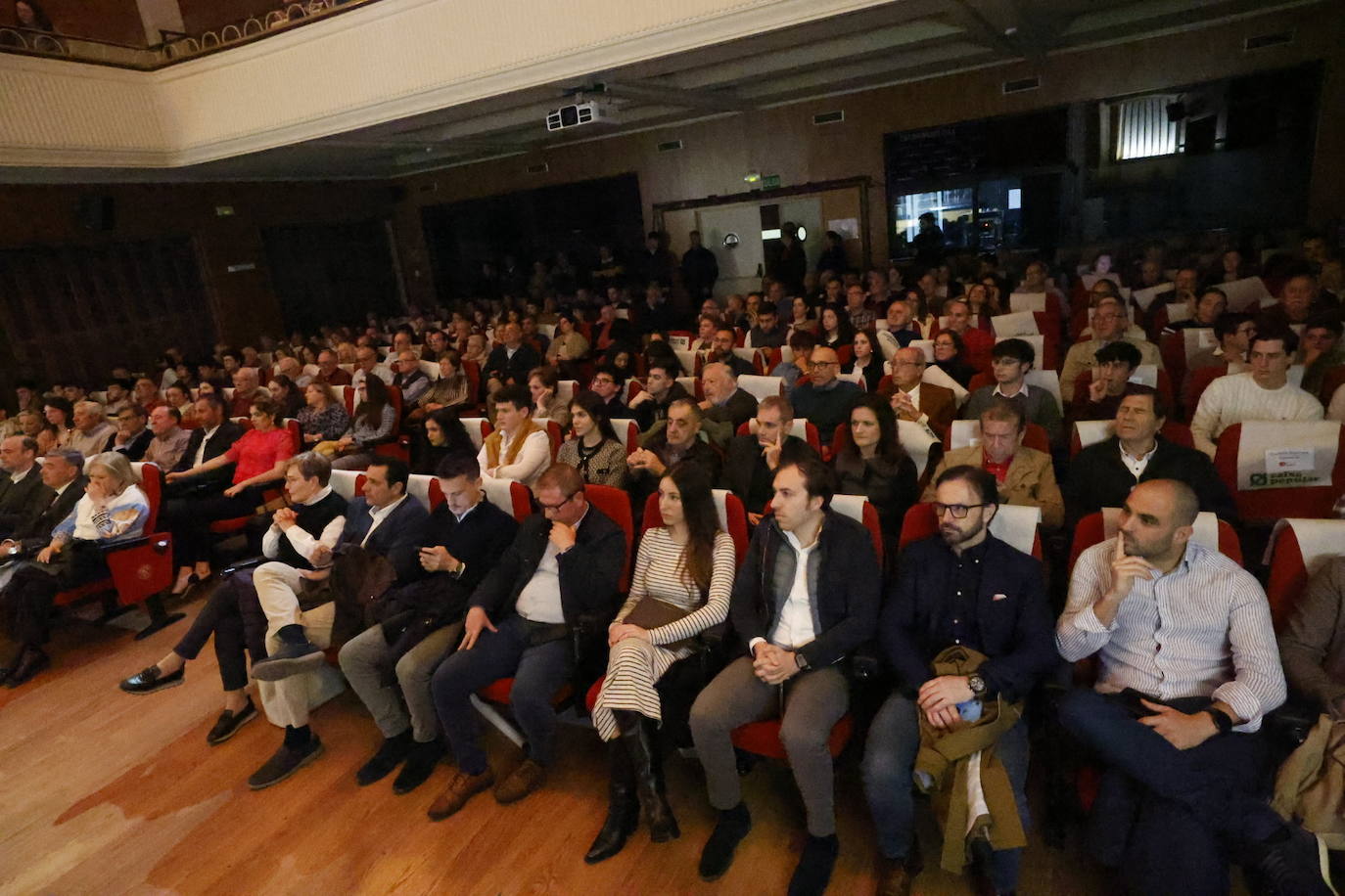 Roca Rey despliega su arte en el Ateneo Mercantil de Valencia