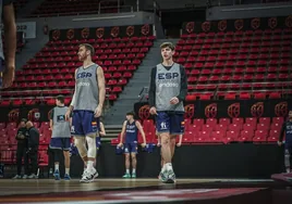 Claver y De Larrea, durante un entrenamiento de España en Zaragoza.