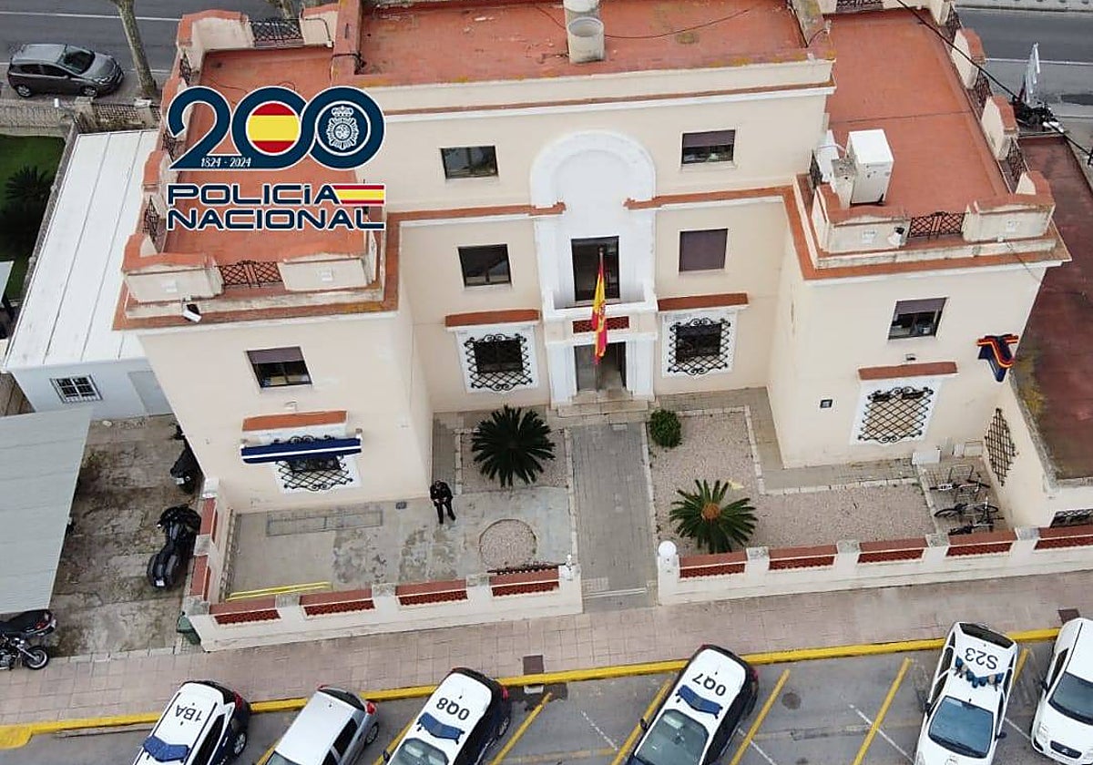 Vista aérea de la comisaría de Dénia.